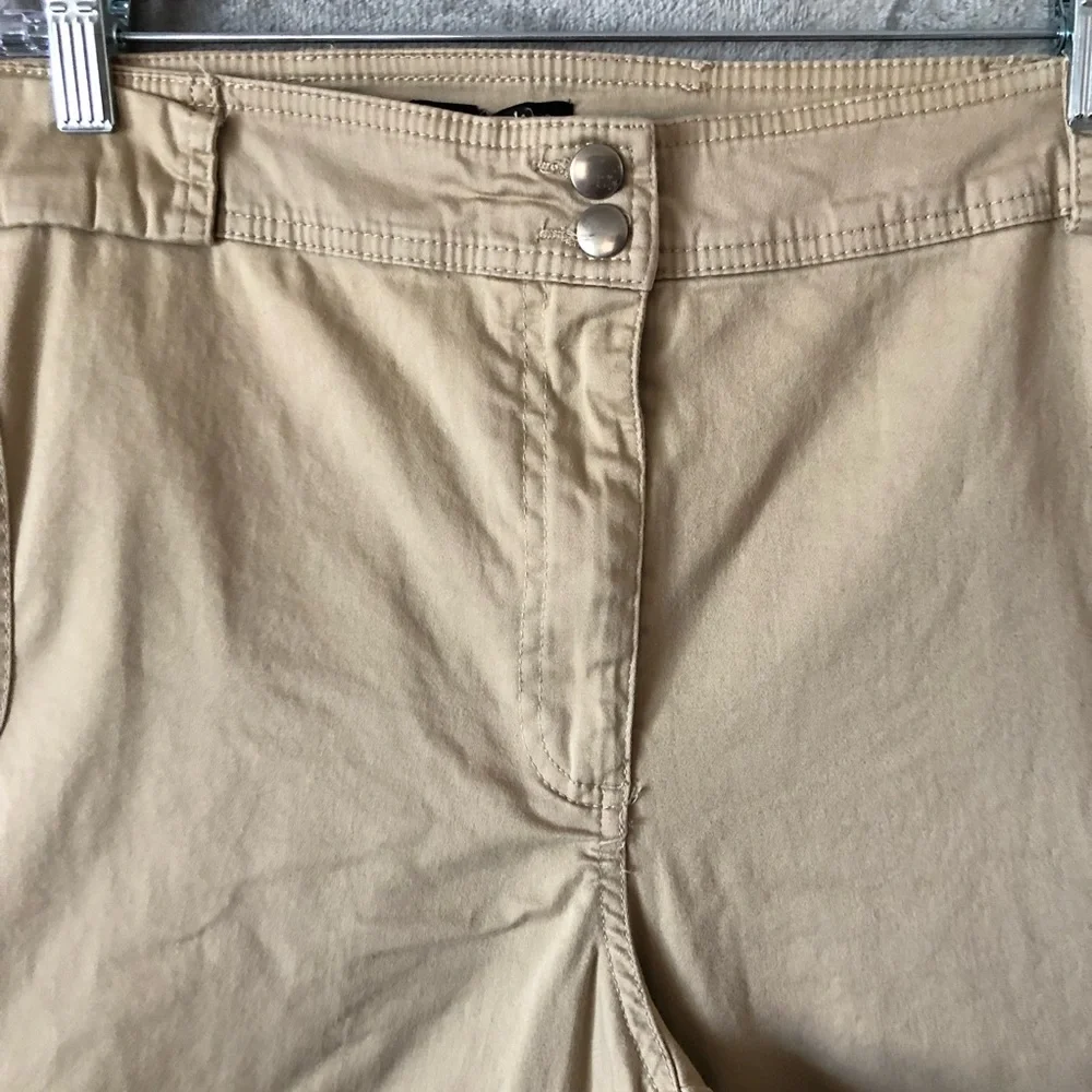 Avenue Beige Stretch Capri Pants Size 26 Plus Workwear
